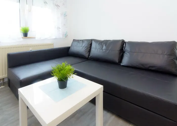 Private Close To Subway Апартаменты Нюрнберг